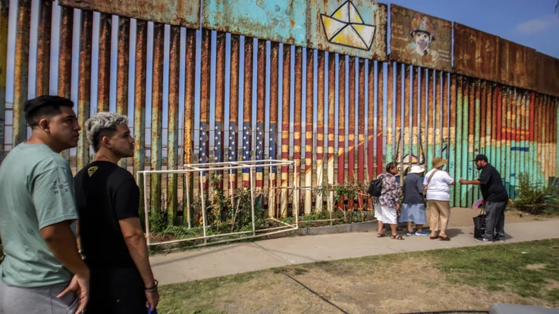EEUU reanuda construcción de muro en el fronterizo Parque de la Amistad