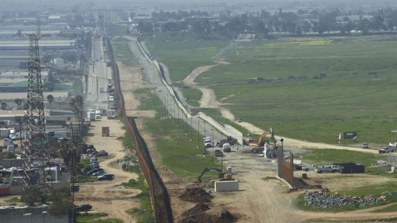 Texas continúa con medidas contra la migración y seguirá construyendo el muro