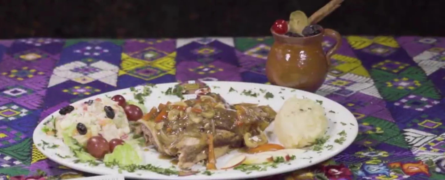 Prueba esta ensalada navideña de frutas. Te compartimos la receta