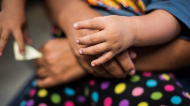 Menor separado en la frontera sufre abuso sexual, padres migrantes demandan al gobierno de EE.UU.