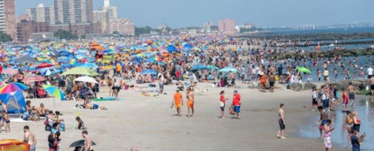 Nueva York llevará a sus playas este verano centros de vacunación móviles