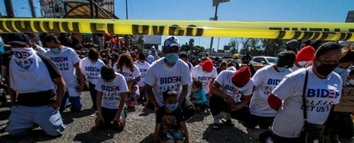 Migrantes imploran en manifestación «Biden please let us in»