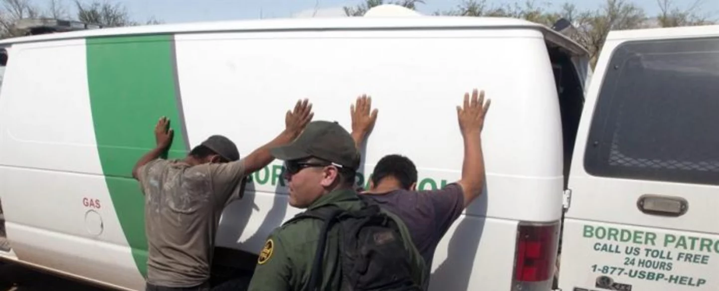 México pide a migrantes no ir a la frontera con EE. UU. porque sigue restringida