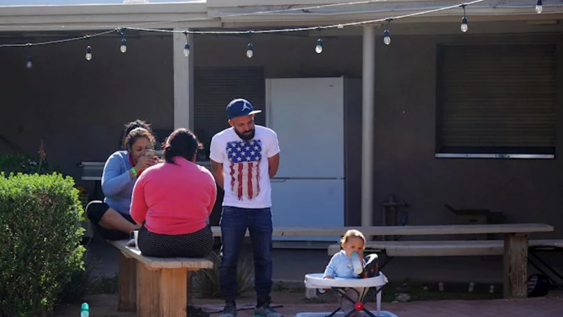 Más de 20 madres y padres migrantes separados por Trump se reúnen con hijos