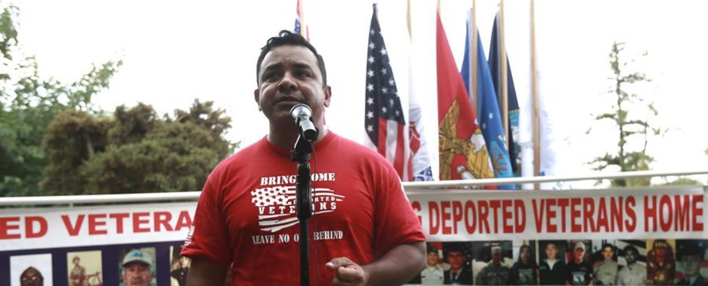 La larga caminata del estadounidense que busca la ciudadanía para veteranos de guerra deportados