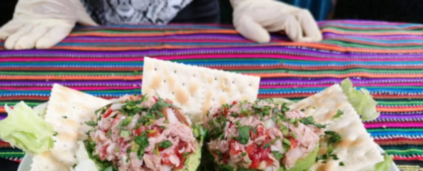 Exquisita receta de aguacate relleno de atún en solo 5 minutos