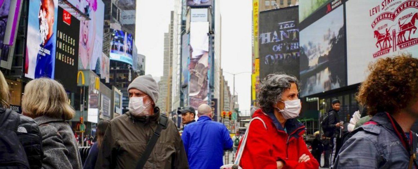 Estados Unidos permite a los vacunados ya no usar mascarilla al aire libre