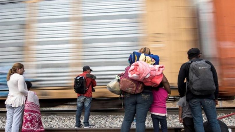 EE.UU. anuncia que familias migrantes solo estarán 72 horas detenidas