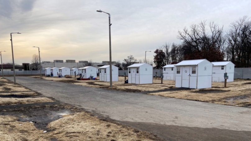 Casitas pequeñas ofrecen más que un techo para las personas sin hogar