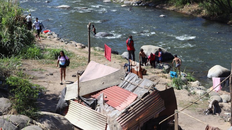 Migrantes denuncian inseguridad en frontera entre Guatemala y México