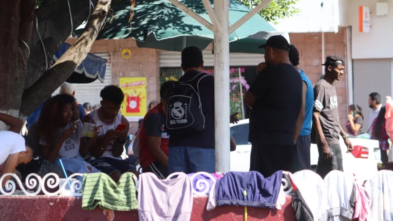 Denuncian trato inhumano al interior de estación migratoria en el sur de México