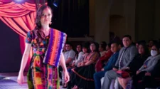 ¡Que belleza! Conoce a la modelo que desfila con indumentaria maya