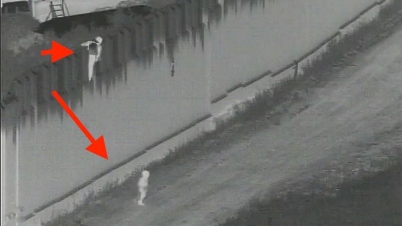 ¡Impactante! Lanzan a un niño de 4 años sobre el muro fronterizo para cruzar a EEUU