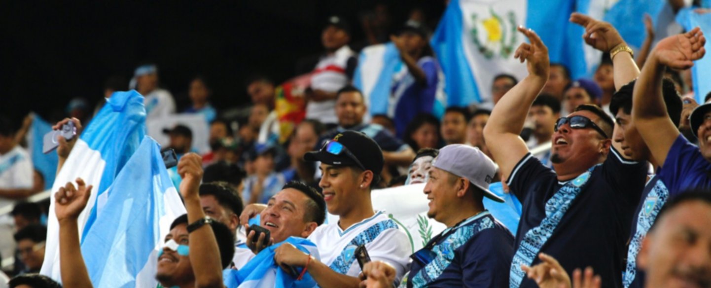 Fotos| La "Sele" chapina gana su primer partido y a la afición en EEUU estalla en alegría