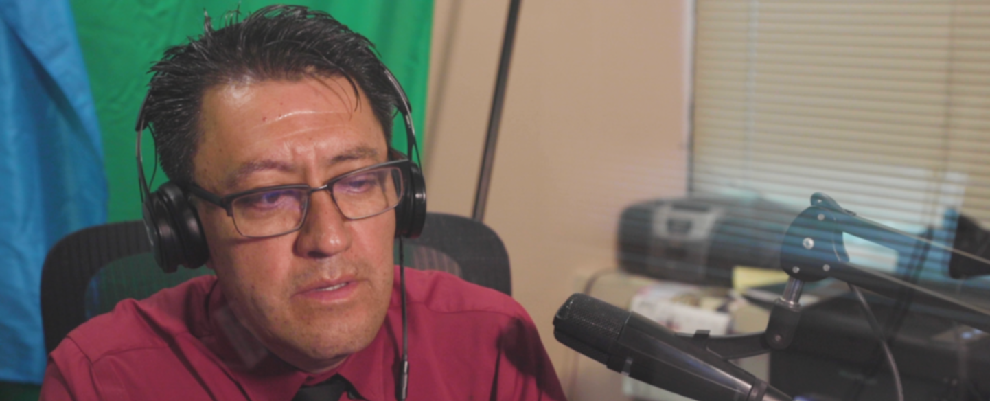 Mynor Dominguez, el locutor quetzalteco que triunfa en Washington