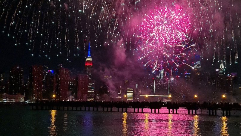 Nueva York festeja el 4 de julio entre show de luces y actividades masivas