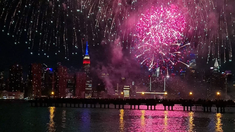 Nueva York festeja el 4 de julio entre show de luces y actividades masivas