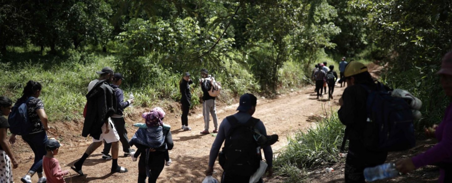 Acusan a 22 personas por contrabando de migrantes en Arizona