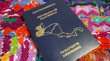 ¿Deben ambos padres solicitar en EEUU el pasaporte de un menor guatemalteco? 
