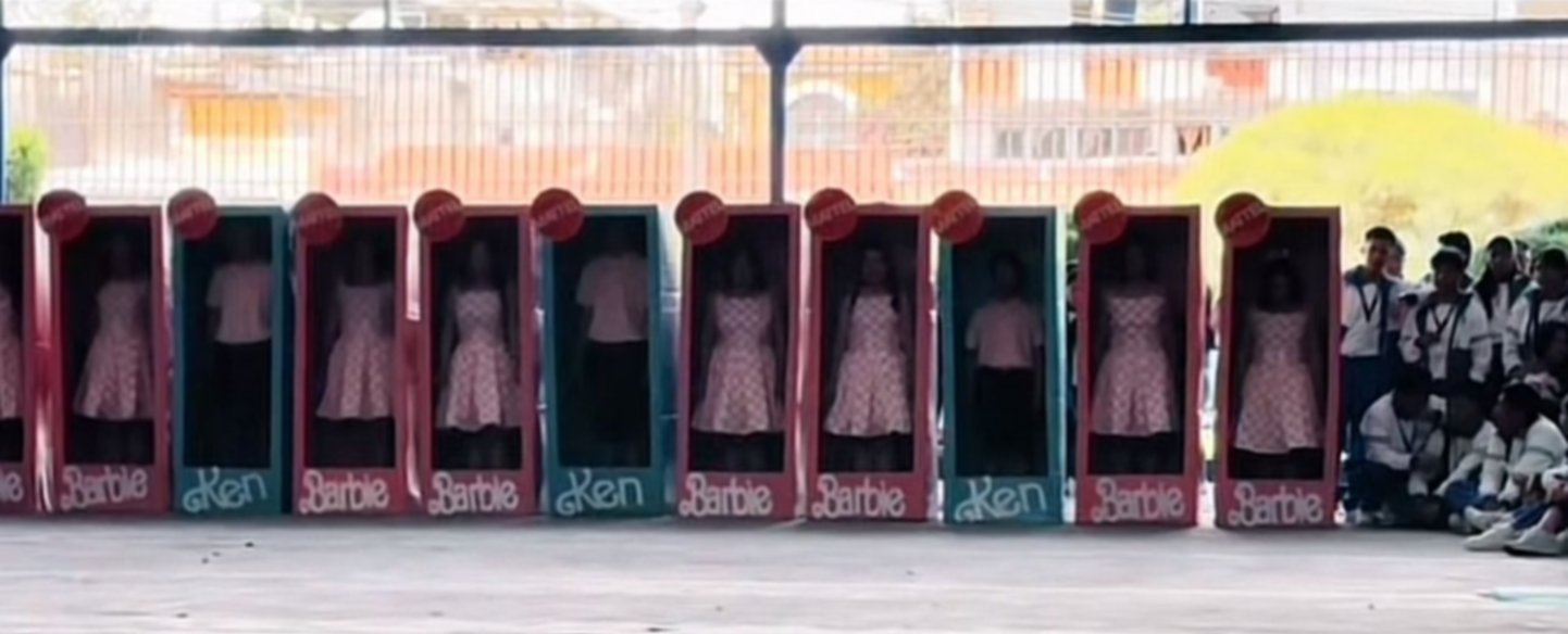 Estudiantes en San Marcos hacen baile disfrazados de Barbie