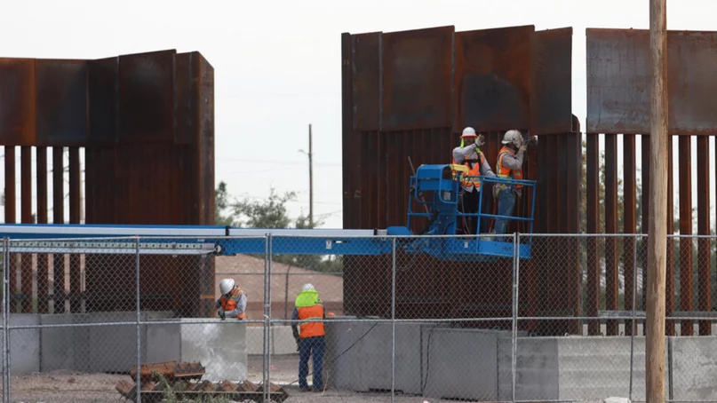 EEUU empieza a reforzar el muro fronterizo en El Paso, Texas