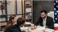 ¿Necesitas ayuda legal en EEUU? Encuentra recursos gratuitos o de bajo costo