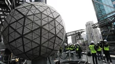 Alistan la bola de Times Square en Nueva York para marcar la entrada de 2023