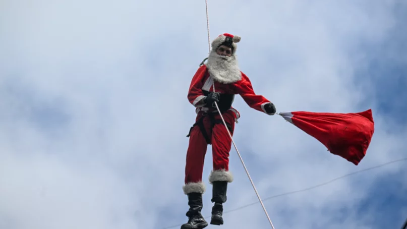 Conoce al bombero que es el “Santa de los pobres” en Guatemala 
